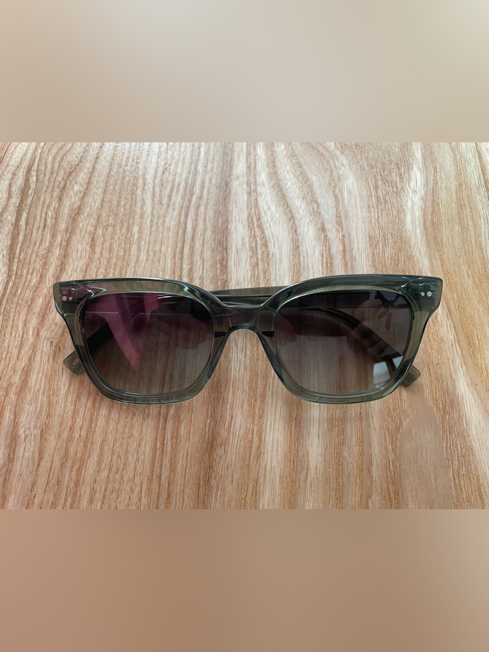 Classic Oversized Women's Sunglasses in Olive Green